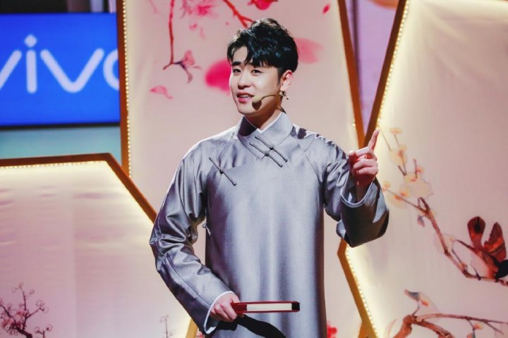 张云雷，能让粉丝带着荧光棒去听相声的偶像