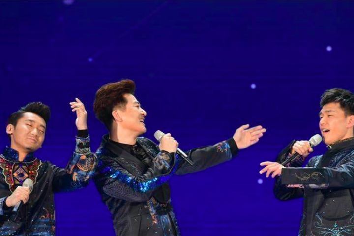 春晚版《夜空中最亮的星》唱出了大型婚庆现场的感觉…