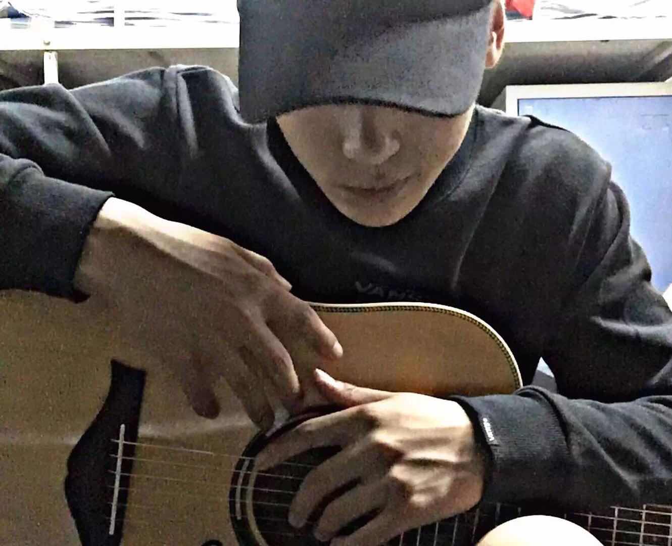 这位网上没有任何资料的大二学生，凭什么每首歌都能刷爆朋友圈