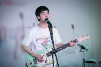 闫雄伟-《Summer Day》