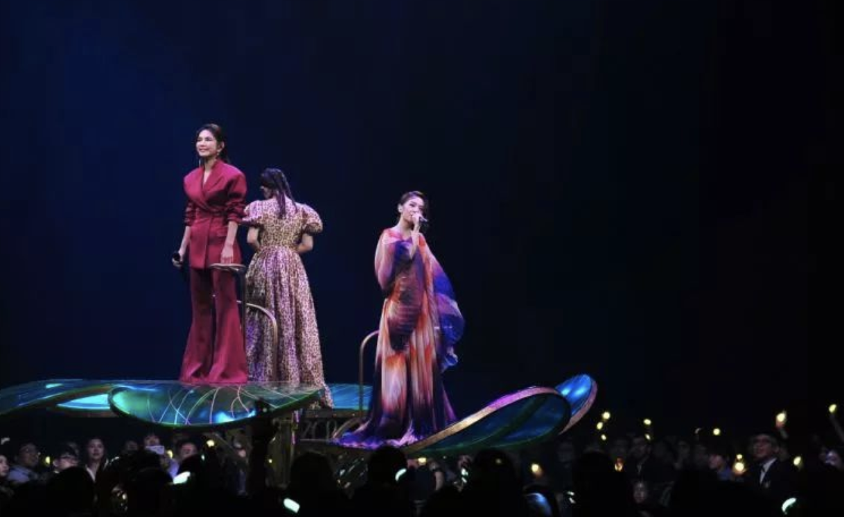 S.H.E金曲奖车祸现场遭吐槽，但她们一开口还是把我惹哭了…