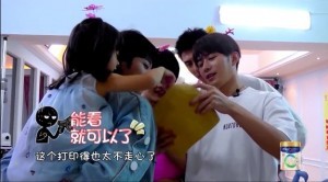 舞台上那么霸气的花花，遇上小朋友反差居然这么大！