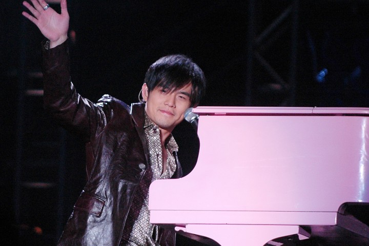 在三线城市看周杰伦演出真不容易，等3小时，听15分钟…