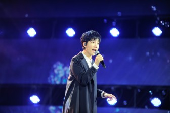 快女爆红后沦为流浪歌手的她，如今重回舞台全场泪目