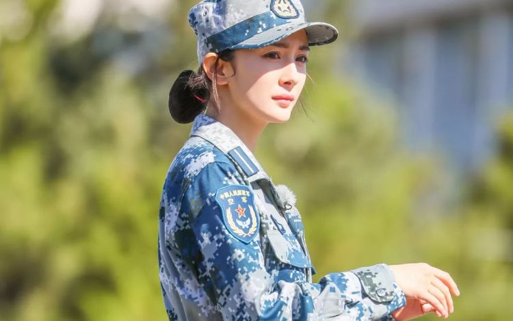 为李现挑一个合适的新剧女主角，好难…