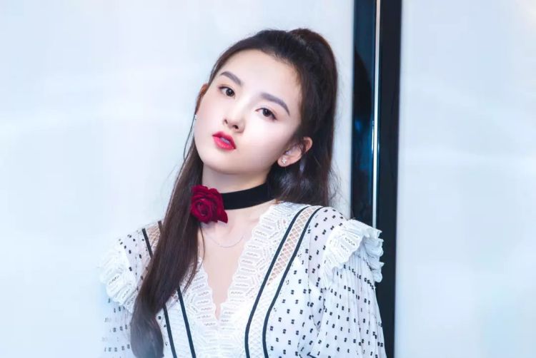 为李现挑一个合适的新剧女主角，好难…