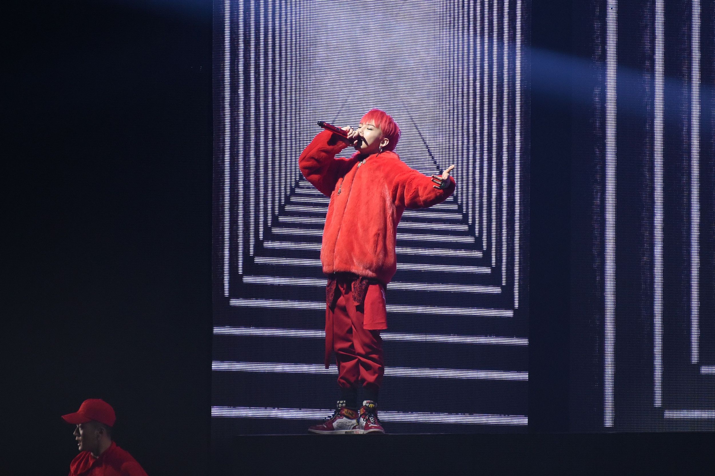 都2019年了，还有人觉得“爱豆只是宠物，演员更高贵”？