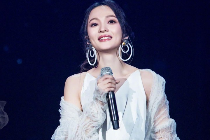 当年这些我们都瞧不上的流行女歌手，如今成了华语乐坛的顶梁柱…