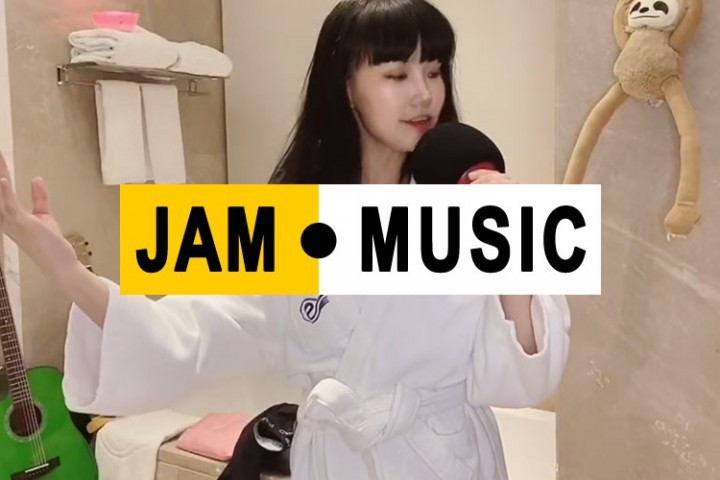 这位姐姐在浴室唱了首《芒种》，声音妩媚连女生都受不了