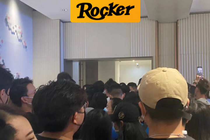 痛仰巡演几百人持票进不了场，乐迷大喊：诈骗！报警！