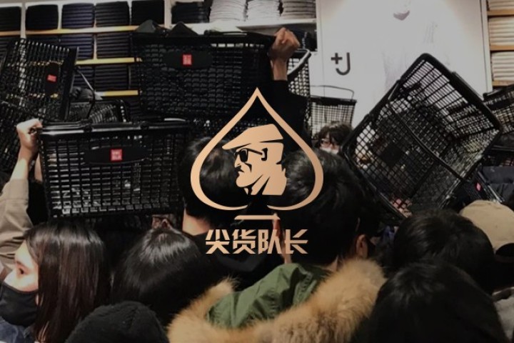 日本优衣库遭顾客暴力疯抢，当地网友却甩锅中国人…