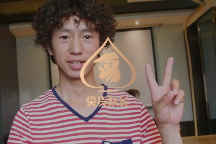 因一首歌火遍网络的庞麦郎，如今卖起滑板鞋却无人问津…
