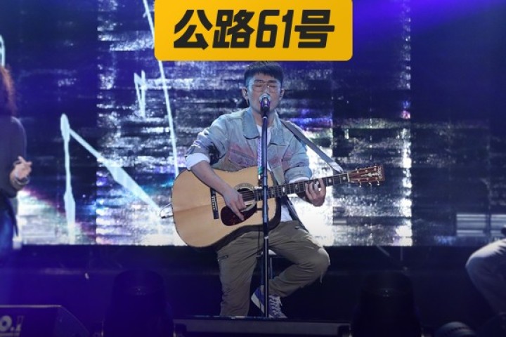 幕后打拼8年才凭一首歌走红，他的经历比李荣浩还惨​