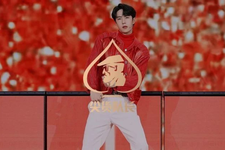 鞋贩子狂冲春晚王一博同款，万元高价接盘却发现冲错了…