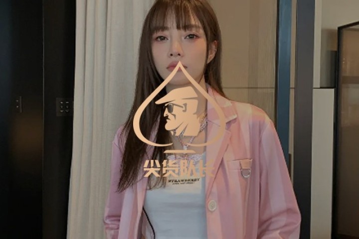 抖音神豪为追李小璐，狂砸880万买下她1000件衣服…