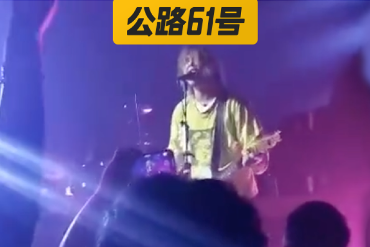 刺猬成员巡演现场互撕，子健气得摔琴走人…