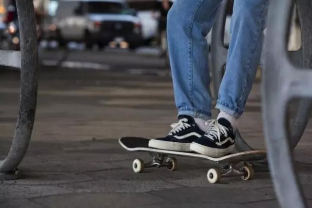 没穿过Vans,你永远体会不到踩着滑板去撩妹的快感