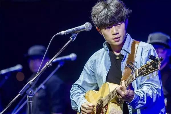 他只在《歌手》唱了三期便被淘汰，但却是我心中永远的第一名！