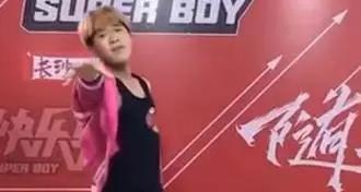 在最新出炉的快男主题曲里,华晨宇用rap怼了一把娱乐圈