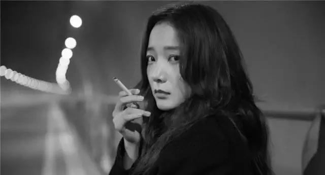 在最新出炉的快男主题曲里,华晨宇用rap怼了一把娱乐圈