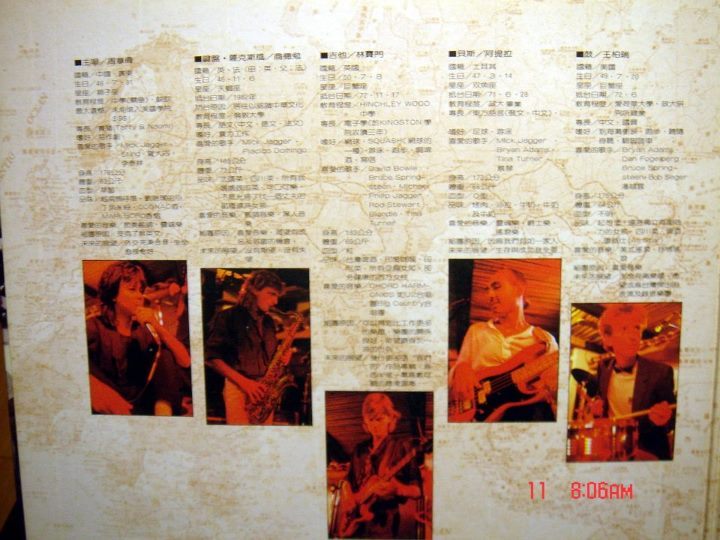 1492672386592352.jpg 他是伍佰的吉他老师,是蔡琴制作人曾经的团长,建立了三十年台湾摇滚乐的训练营