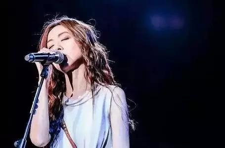 我看过了许多风景,也看过了许多美女,到头来还是喜欢你!