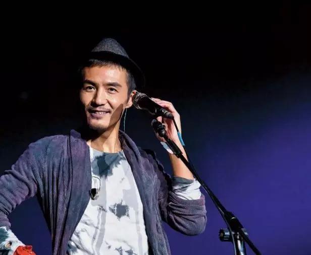 朴树不停跑商演、上娱乐节目，他曾说自己很需要钱，但真实原因是…