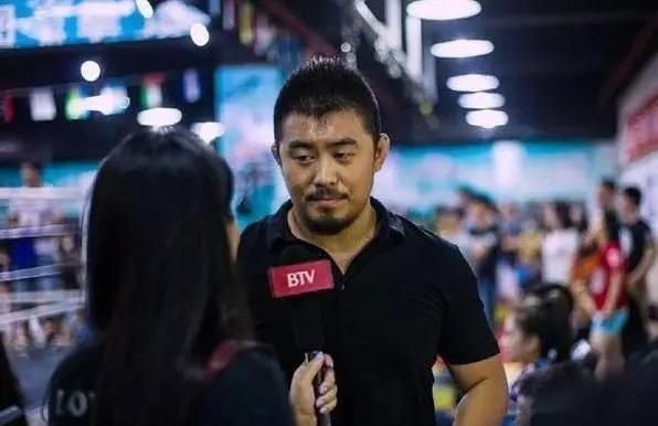 徐晓冬挑战武林惨遭封杀：敢戳穿皇帝新衣的人，不死也废了…