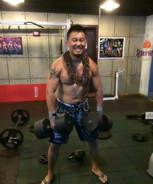 徐晓冬挑战武林惨遭封杀：敢戳穿皇帝新衣的人，不死也废了…