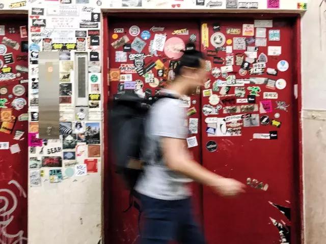 香港最具代表性音乐场馆HA惨遭强制关门,连负责人都被逼下跪