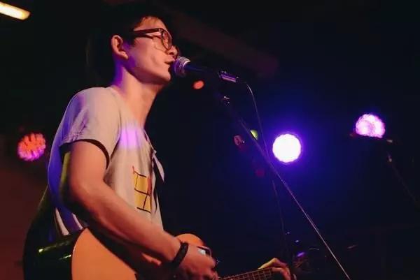 这10首评论不过百的民谣歌曲,竟能让人循环一天