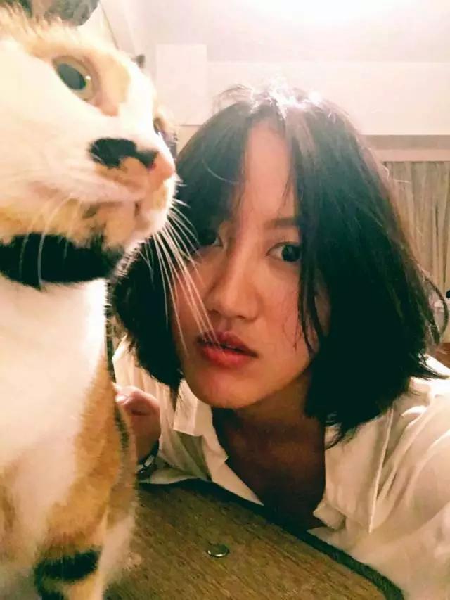 陈粒音乐节上频频出错,却依然能用一万种方式迷倒你