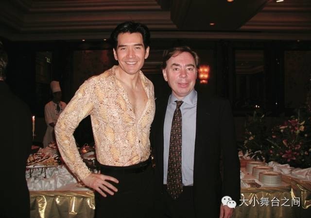 1498807082675935.jpg 他曾是中国最火的歌手,从斯坦福学医到百老汇演员,他才是真正的优质偶像!