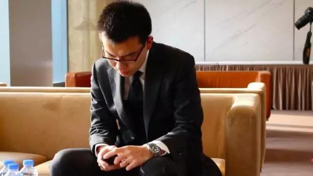 身为世界500强企业高管的安来宁,誓要用民谣唤醒那些工作傀儡
