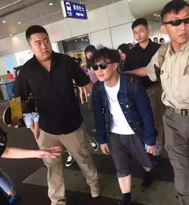 相貌平平、挥霍无度的徐濠萦，却是陈奕迅最想厮守终生的人