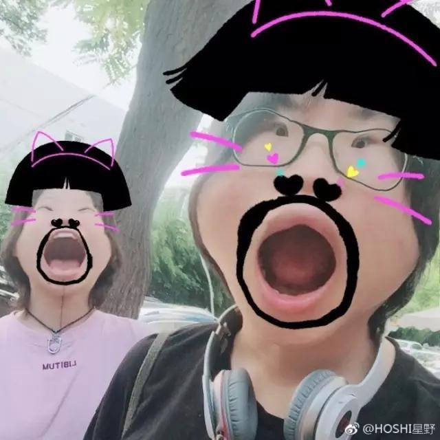 窦靖童秒变呆萌,陪妹妹过生日搞怪自拍,这样的姐姐我也想要