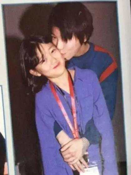 窦靖童秒变呆萌,陪妹妹过生日搞怪自拍,这样的姐姐我也想要