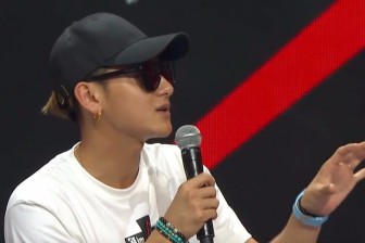 黄子韬直播直呼太紧张想上厕所！冠军争夺战将和选手一同献唱