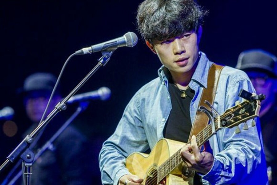坐着“开往天涯海角的火车”，赵雷北美巡演11月启程