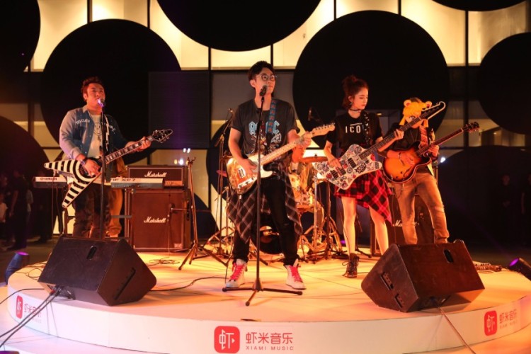 缝纫机乐队现身虾米音乐活动现场，不再犹豫引爆全场