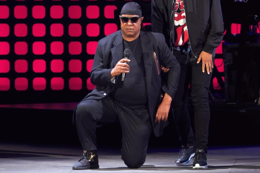 Stevie Wonder世界公民音乐节下跪：我为美国而跪