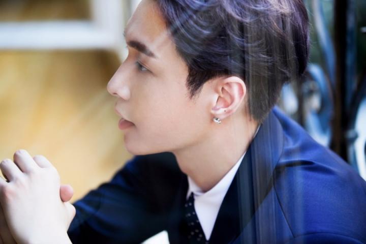 张艺兴《I NEED U》MV正式发布，与外公外婆共同拍摄