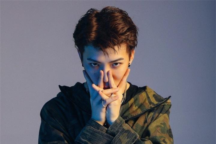 Mr Trouble单曲字幕版MV上线，送给生我养我的城市！