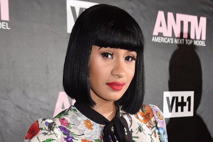 Cardi B收到霉霉送的大捧玫瑰：太漂亮太暖心，谢谢你的花