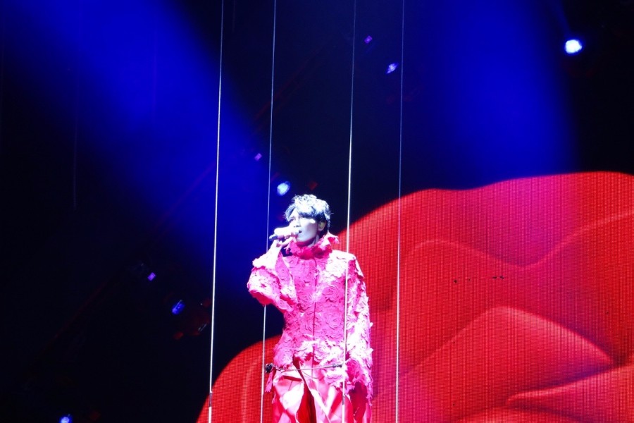 杨宗纬演唱会安可《越过山丘》，高晓松微博评价：牛哔啊