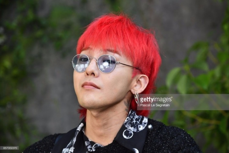 G-Dragon权志龙亮相巴黎时装周,展现独特SWAG气场