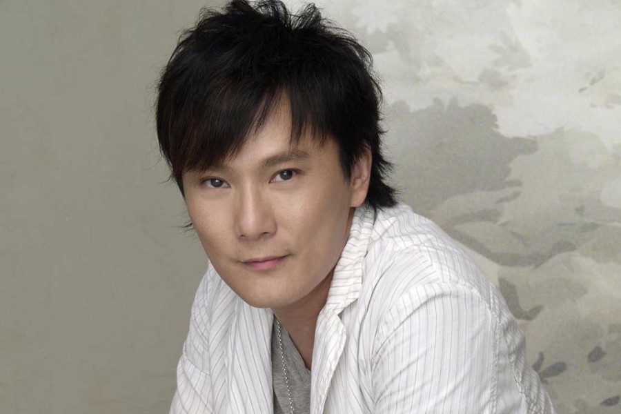 张信哲深情演绎《时间都去哪儿了》，将时间的顿挫感娓娓道来