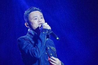 云栖虾米音乐节杭州进行中，网友吐槽：马云差点把李健带跑调了