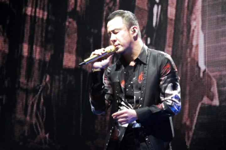 杨坤颠覆形象激情出演，新专辑同名主打歌《孤独颂》MV上线