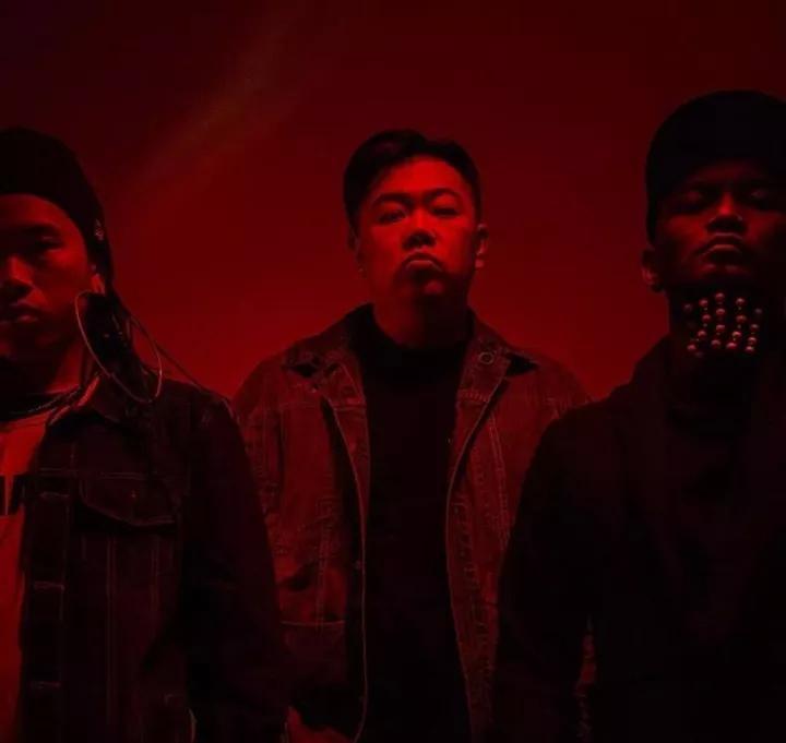 昨晚我把奶奶的广场舞歌曲换成了这些歌 ，结果小区瞬间嗨爆了…